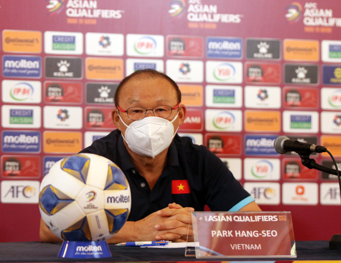 HLV Park Hang Seo trả lời họp báo sau trận Việt Nam thua Úc 0-1 tối 7/9.