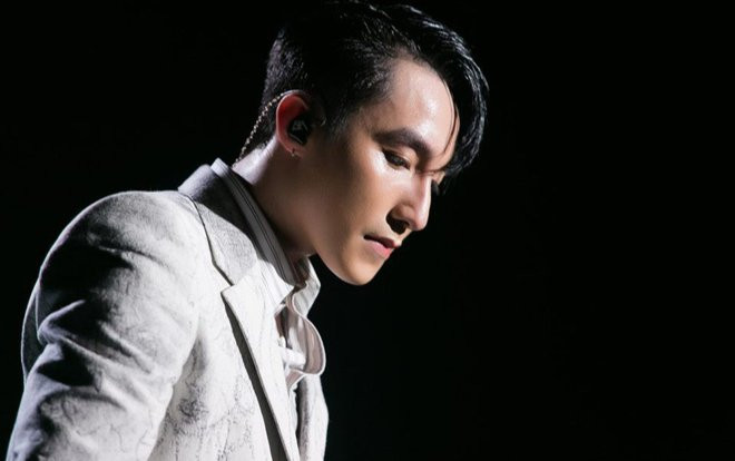 Không còn cool ngầu nữa, đây là người khiến Sơn Tùng 'vừa hát vừa khóc' trên sân khấu Ảnh 2