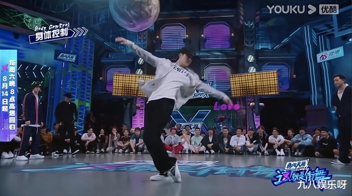 Vương Nhất Bác thể hiện sức quyến rũ của mình tại Street Dance of China 4 ra sao? Ảnh 8