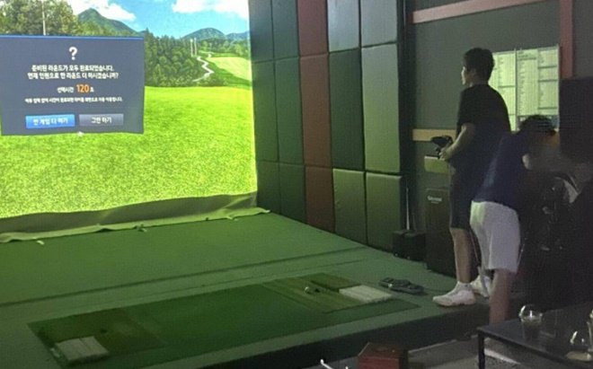 Bắt quả tang 25 người nước ngoài chơi golf điện tử giữa lúc Hà Nội đang giãn cách xã hội Ảnh 2