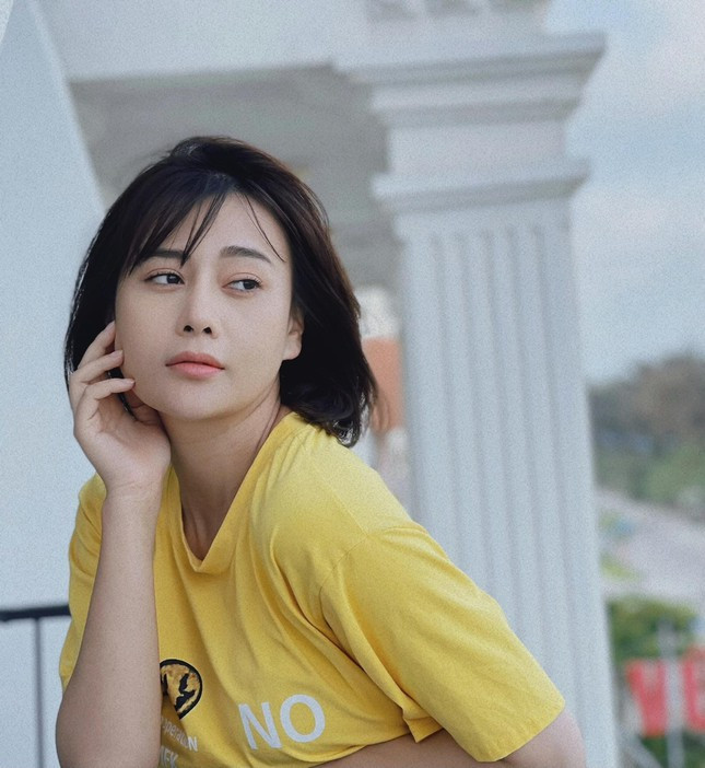 Cô tăng cân, cắt tóc ngắn khi vào vai kỹ sư Nam trong bộ phim.