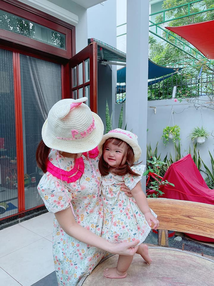 Vy Pumpe và con gái.