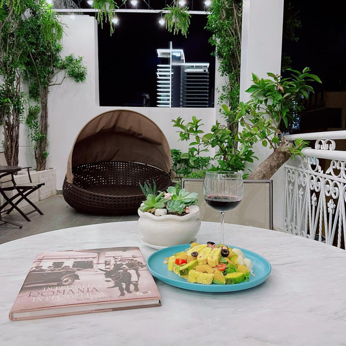 Từ trong nhà ra ngoài vườn đều khiến khán giả trầm trồ. 