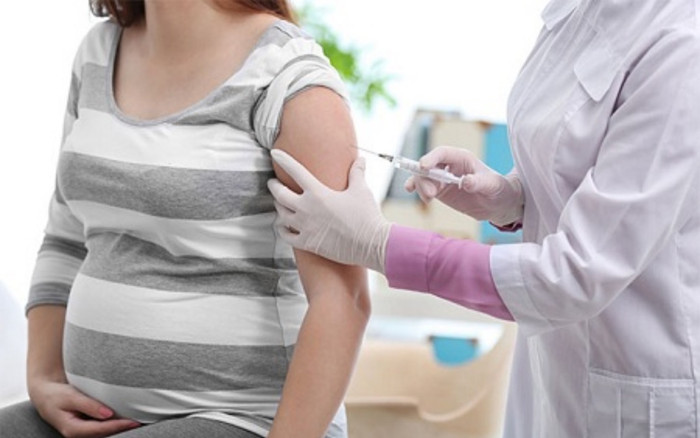 Thai phụ, sản phụ tiêm vaccine Covid-19 có ảnh hưởng đến thai nhi, em bé đang bú sữa mẹ không? Ảnh 2
