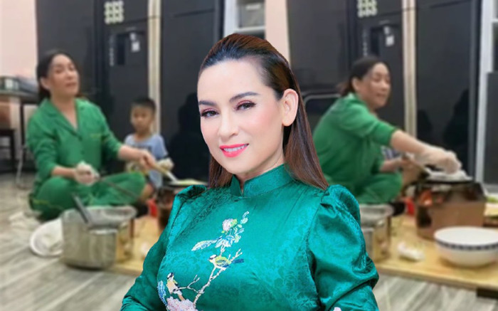 Phi Nhung trổ tài vừa làm bánh xèo thuần thục vừa phục vụ văn nghệ siêu ngọt cho các con Ảnh 2