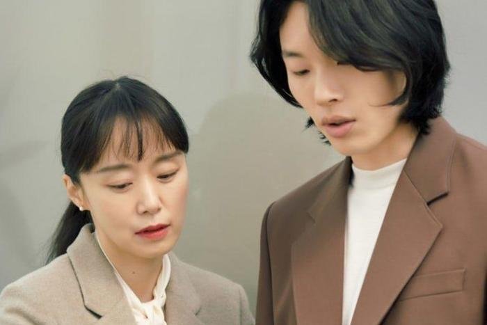 'Lost': Ryu Jun Yeol bỏ rơi bạn gái trẻ đẹp Lee Hyeri để cặp kè cùng tình nhân hơn 13 tuổi Jeon Do Yeon Ảnh 1