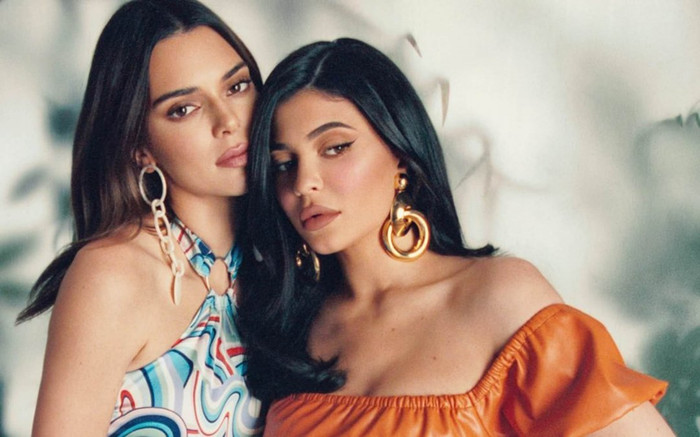 Tip lên đồ đơn giản nhưng 'chặt đẹp cả thiên hạ' của Kendall Jenner và Kylie Jenner Ảnh 2