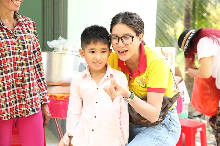 Trang Trần sao kê từ thiện, tuyên bố dừng lại vì hứng chịu 'gạch đá', nhắn nhủ ai đó lộng lẫy mà lươn lẹo Ảnh 7