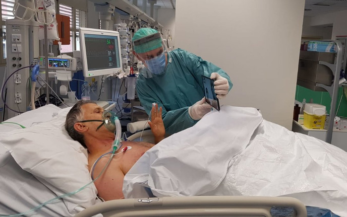 Người sống sót kể về 2 tiếng cuối cùng của bệnh nhân Covid-19: 'Ông ấy gào khóc, hơi thở khó nhọc hơn' Ảnh 2