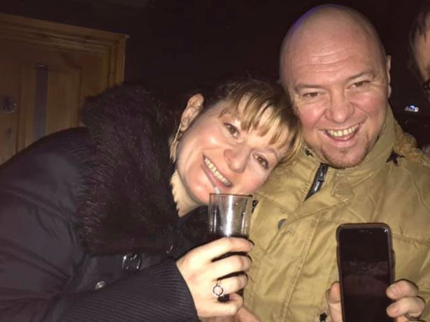 Jones và vị hôn thê của mình. 