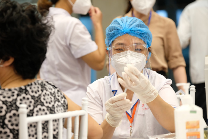 Khi tỉ lệ tiêm vaccine cao, người dân cần tiếp tục tuân thủ 5K cho tới khi nào? Ảnh 6