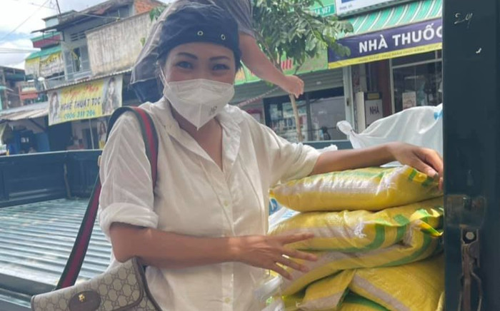 Phương Thanh thông báo ngưng phát gạo vì tin nhắn xin hỗ trợ quá nhiều Ảnh 2