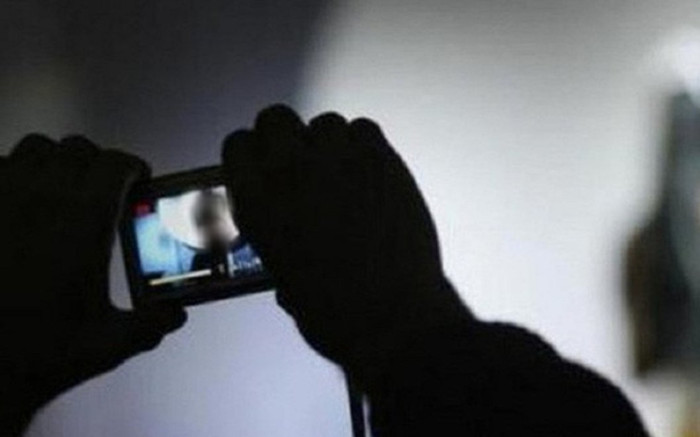 Nữ giáo viên để lộ ảnh 'nóng' trong buổi tập huấn trực tuyến bị tạm đình chỉ công tác Ảnh 2