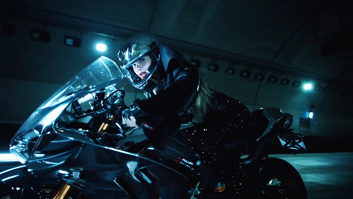 Hậu trường MV Lalisa: Lisa (BlackPink) tiết lộ cảnh quay gây 'khó chịu' nhất Ảnh 10