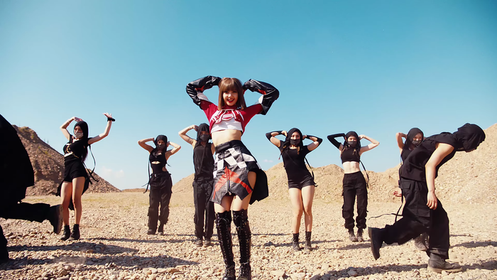 Hậu trường MV Lalisa: Lisa (BlackPink) tiết lộ cảnh quay gây 'khó chịu' nhất Ảnh 6