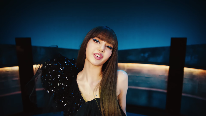 Hậu trường MV Lalisa: Lisa (BlackPink) tiết lộ cảnh quay gây 'khó chịu' nhất Ảnh 8