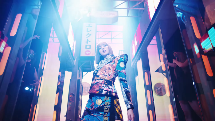 Hậu trường MV Lalisa: Lisa (BlackPink) tiết lộ cảnh quay gây 'khó chịu' nhất Ảnh 12