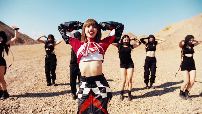 Hậu trường MV Lalisa: Lisa (BlackPink) tiết lộ cảnh quay gây 'khó chịu' nhất Ảnh 19