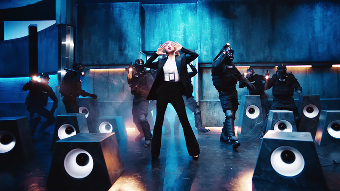 Hậu trường MV Lalisa: Lisa (BlackPink) tiết lộ cảnh quay gây 'khó chịu' nhất Ảnh 9