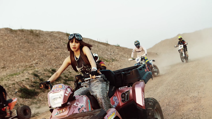 Hậu trường MV Lalisa: Lisa (BlackPink) tiết lộ cảnh quay gây 'khó chịu' nhất Ảnh 23