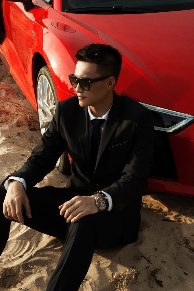 Công Vinh từng đau lòng bán xe với giá rẻ để sang Bồ Đào Nha chữa chấn thương.