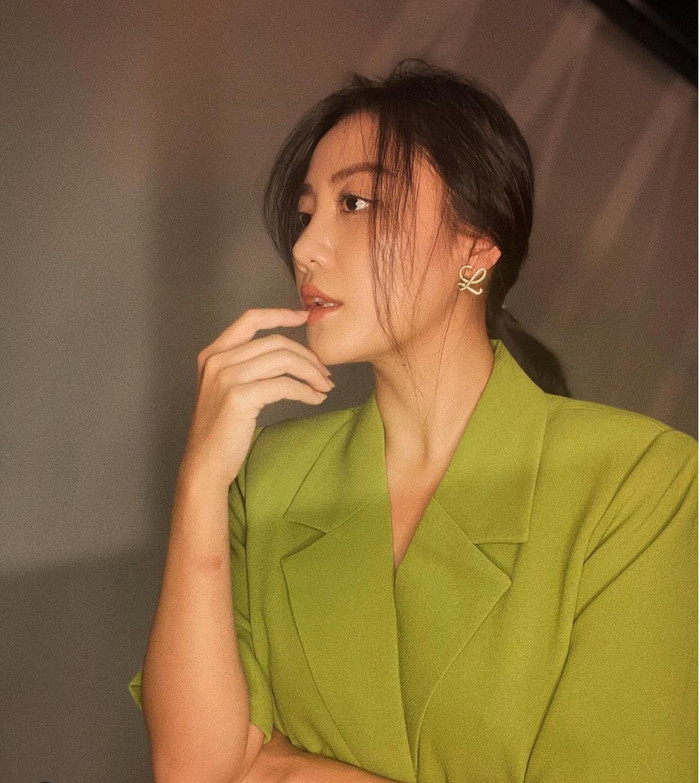 Cô nàng rất thích trải nghiệm nhiều phong cách trong thời gian ở nhà mùa giãn cách xã hội