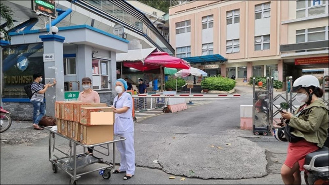 Mặc dù đang thực hiện cách ly ở xa nhưng nữ diễn viên vẫn luôn theo dõi tình hình dịch bệnh tại TP HCM và cố gắng chung tay hỗ trợ người dân.&nbsp;