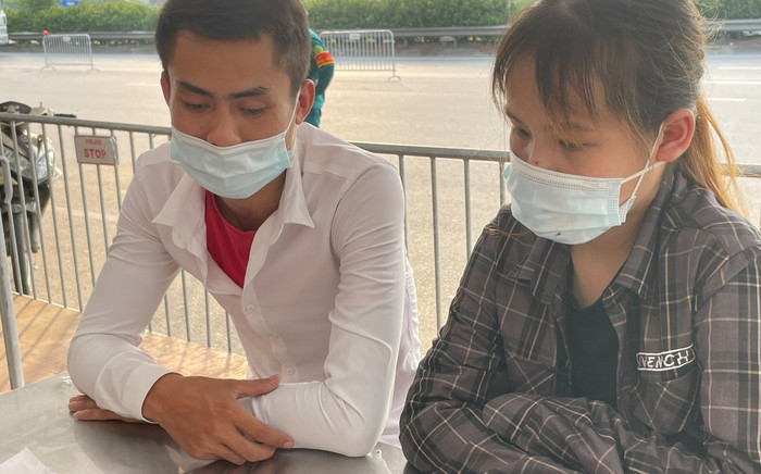 Nam thanh niên tự điền giấy đi đường cho bạn gái nhằm 'thông chốt' tại Hà Nội Ảnh 2