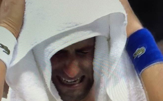 Novak Djokovic đập vợt, khóc nức nở vì thua Daniil Medvedev Ảnh 2