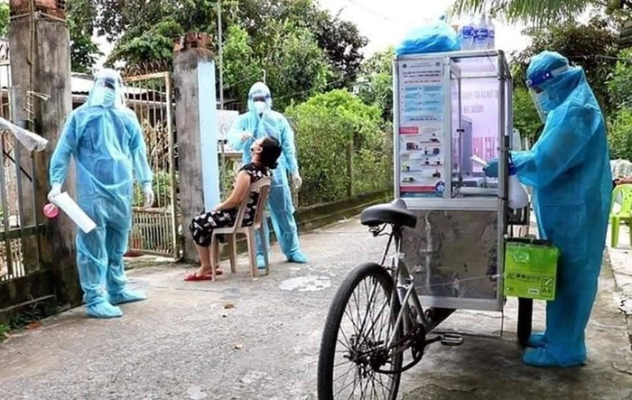 Chiếc xe có thể đi được khắp ngõ ngách, tránh tụ tập đông người.