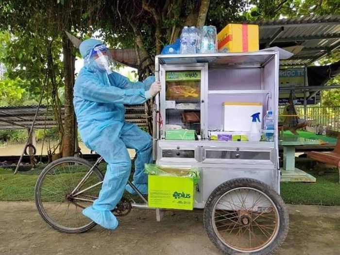 Xe xét nghiệm Covid-19 độc đáo khiến dân mạng thích thú: 'Tưởng cá viên chiên mà lại gần được test luôn' Ảnh 4