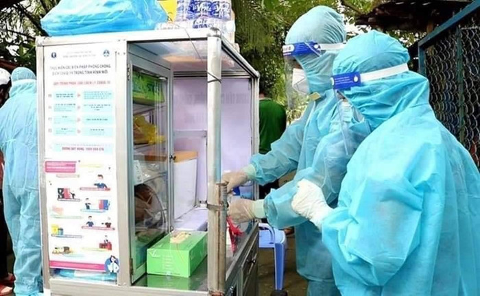 Các dụng cụ cần thiết được trang bị đầy đủ trên xe để đi thực hiện nhiệm vụ.