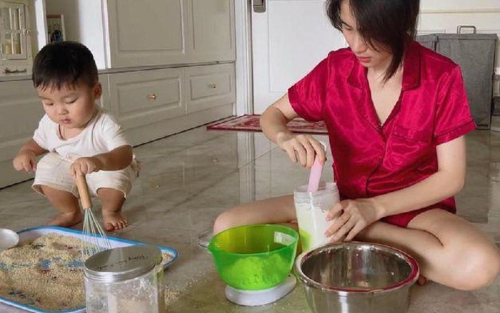 Con trai Hòa Minzy vi phạm 'quy tắc cộng đồng' của YouTube, bị xóa luôn vlog trong 'một nốt nhạc' Ảnh 2