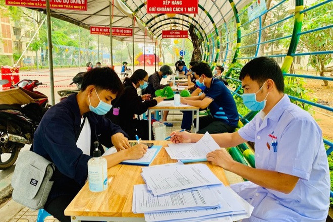Tiếp nhận sinh viên nội trú quay trở lại KTX sau thời gian về quê phòng, chống dịch Covid-19 tháng 6.2020 (ảnh: KTX ĐHQG-HCM)