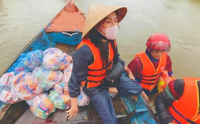 Phía Thủy Tiên lên tiếng về 10 chiếc thuyền máy cứu trợ lũ lụt: Chưa từng 'bỏ quên' mạnh thường quân Ảnh 2