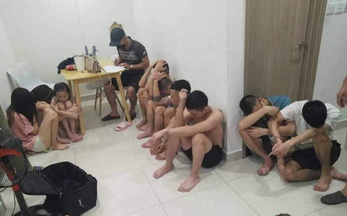 2 nữ tiếp viên karaoke 16 tuổi được 'thuê' để 'bay lắc' xuyên đêm tại căn hộ chung cư cao cấp Ảnh 2