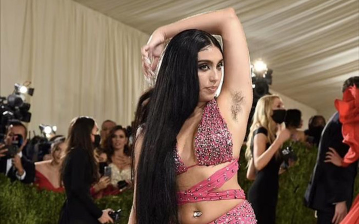 Con gái Madonna vô tư khoe bụng mỡ, lông nách trên thảm đỏ Met Gala 2021 Ảnh 2