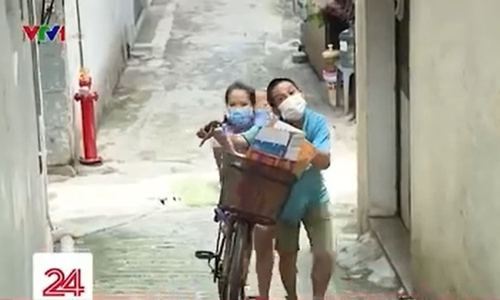 Hoàn cảnh khó khăn của anh Nguyễn Mạnh Hùng, phải đi nhặt phế liệu để kiếm thêm thu nhập, trang trải cuộc sống