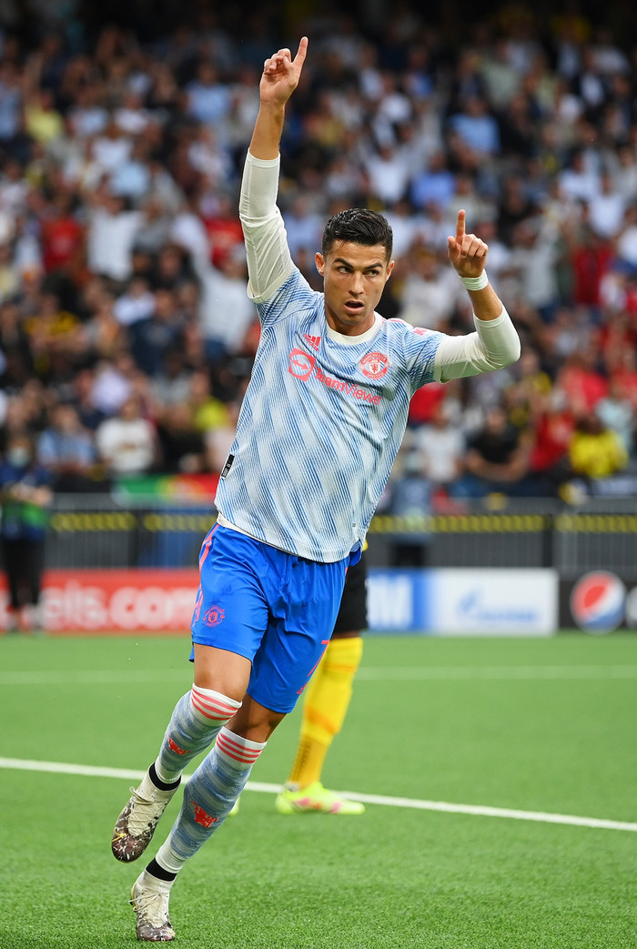 Ronaldo tiếp tục tỏa sáng với bàn mở tỷ số ở phút thứ 13. Ronaldo cân bằng thành tích của Messi khi cùng chọc thủng lưới 36 câu lạc bộ khác nhau ở đấu trường Champions League.