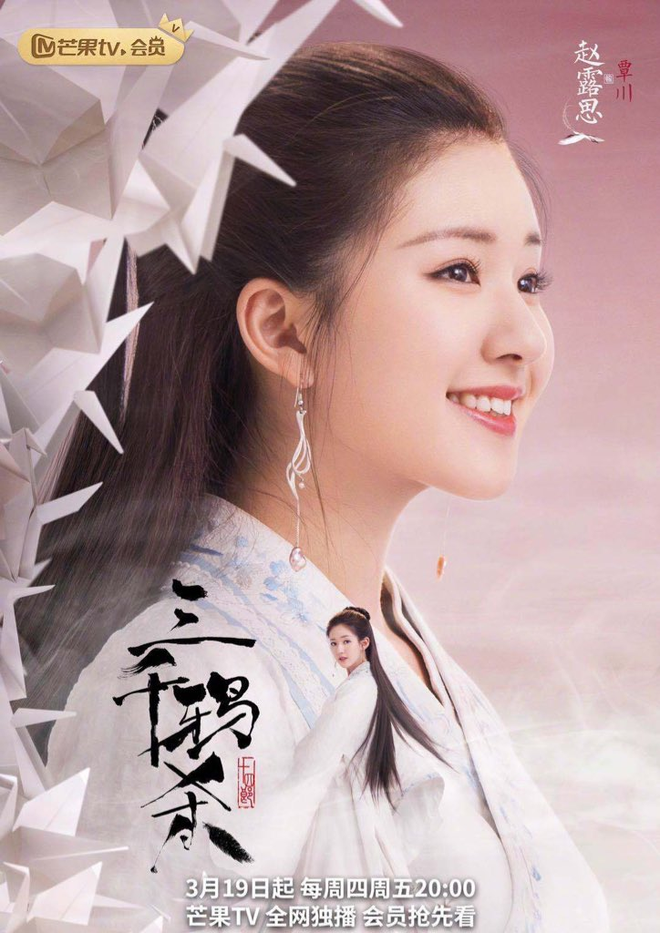 Tin đồn hẹn hò Dương Dương chưa hạ nhiệt, Triệu Lộ Tư lại lộ ảnh âu yếm bên 'trai lạ' trong phim mới Ảnh 4