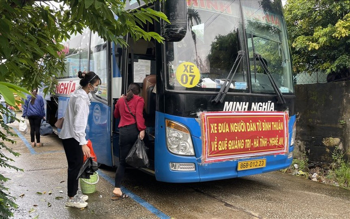 Bình Thuận tổ chức đưa 15 người trong vụ ngồi thùng xe đông lạnh né chốt kiểm dịch về quê Ảnh 2