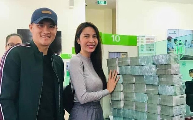 Tại sao Công Vinh và Thuỷ Tiên có thể đi ngân hàng sao kê vào ngày 17/9? Ảnh 2