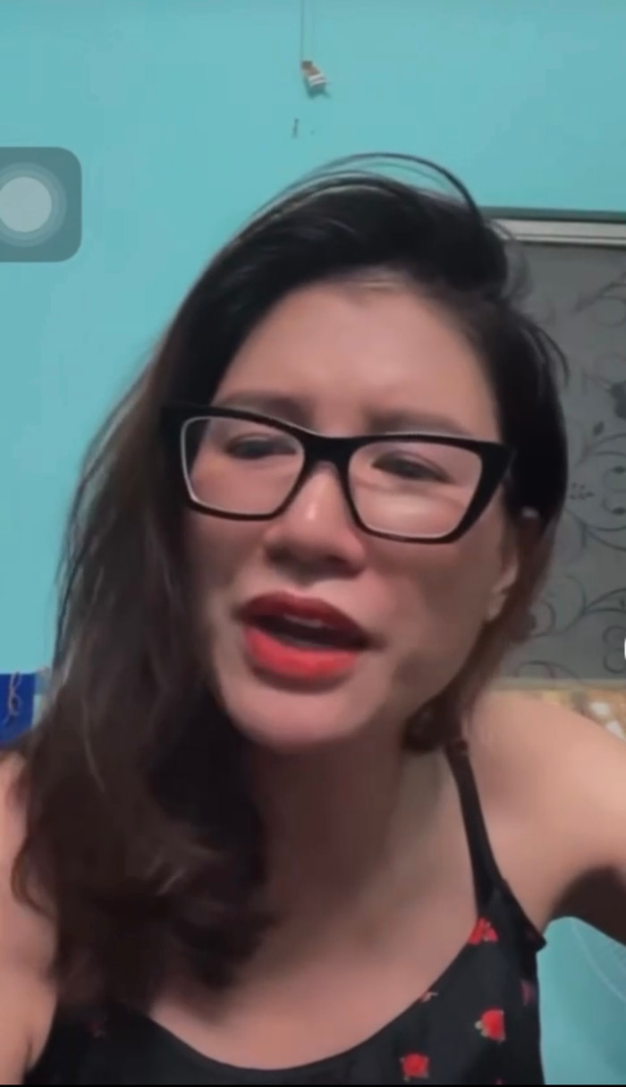 Trang Trần cover lại ca khúc từng được nữ CEO Đại Nam hát trên livestream, đã vậy biểu cảm còn y hệt? Ảnh 4