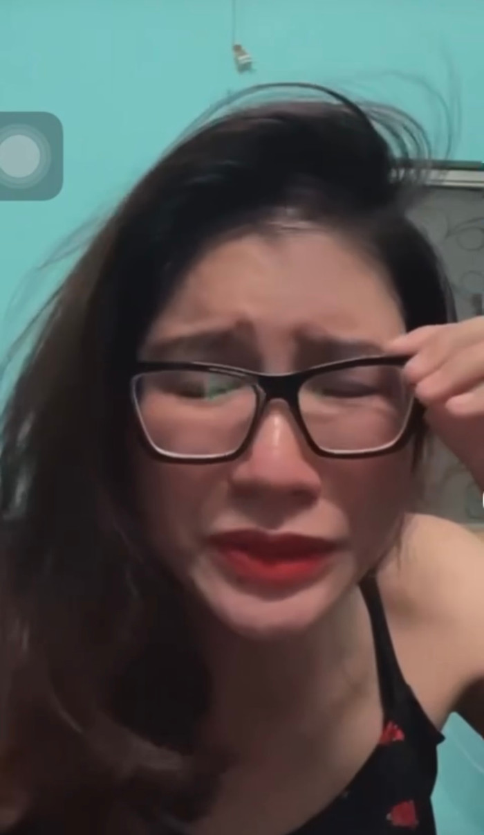 Trang Trần cover lại ca khúc từng được nữ CEO Đại Nam hát trên livestream, đã vậy biểu cảm còn y hệt? Ảnh 5