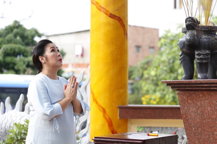 Nữ nghệ sĩ tâm sự hiện tại bản thân cảm thấy đơn độc nhưng may mắn vẫn còn khán giả ở bên. 