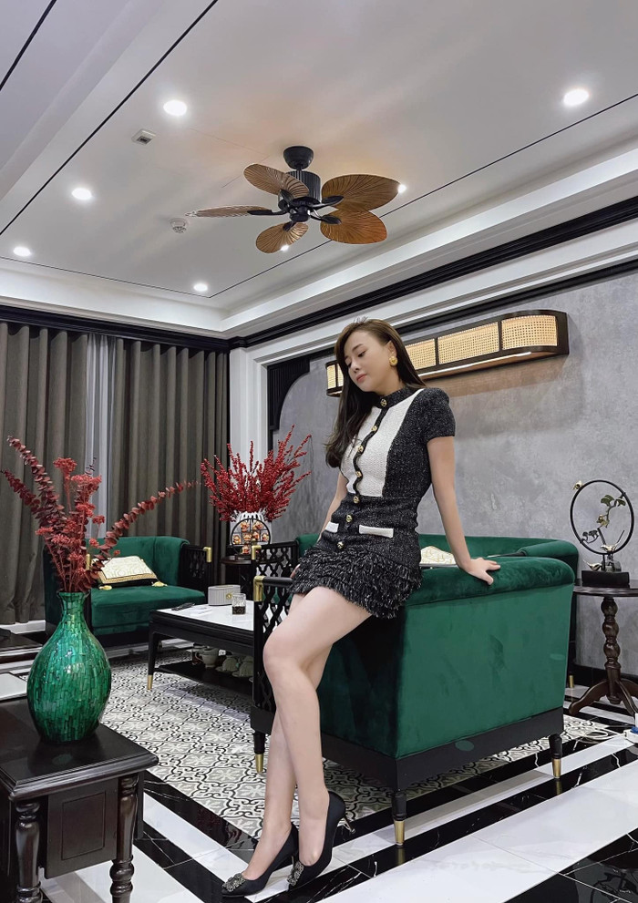 Có thể thấy, ở ngoài đời thường, Phương Oanh sở hữu phong cách khác hẳn với hình tượng nhân vật Nam trong phim.