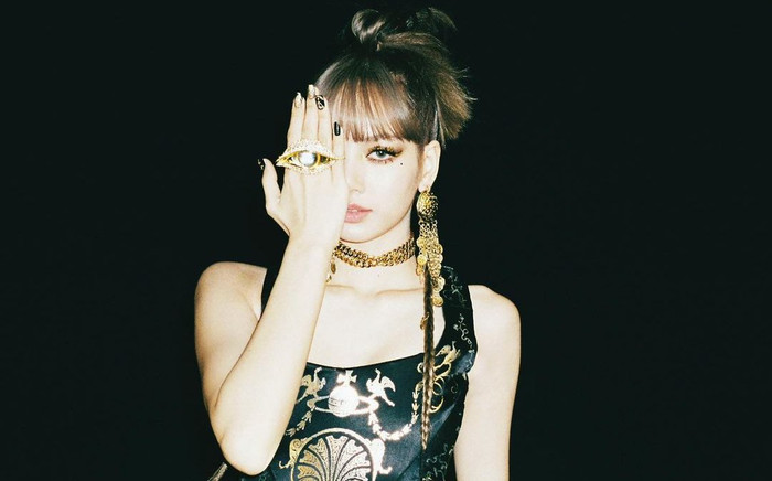 Màn debut của Lisa (Blackpink): Chỉ là bộ nail thôi có cần đỉnh cao nghệ thuật vậy không! Ảnh 2