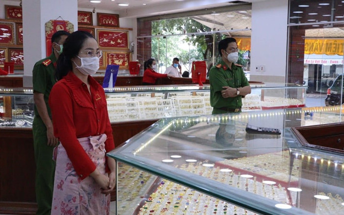 Nữ nhân viên tiệm vàng trộm 2.380 nhẫn vàng trong hơn 1 năm làm việc Ảnh 2