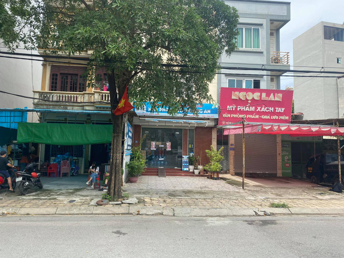 Vụ bé gái 6 tuổi tử vong nghi bị bạo hành: 'Cháu vẫn thường đạp xe ra sân chơi, kháu khỉnh đáng yêu lắm' Ảnh 1