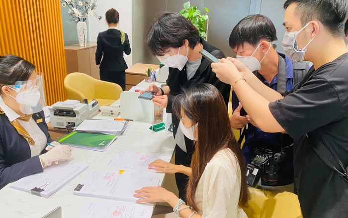 'Đánh trống, thổi kèn' để livestream 'trận đấu' sao kê tại ngân hàng, Công Vinh và Thuỷ Tiên sai gì? Ảnh 2